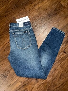 NWT Calvin Klein Super Skinny Mid Rise Denim